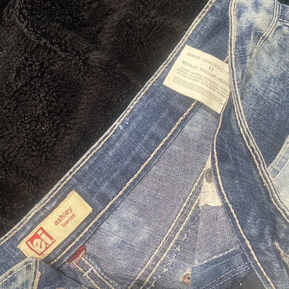 Faded blue to white jean shorts - Picture 3 of 3